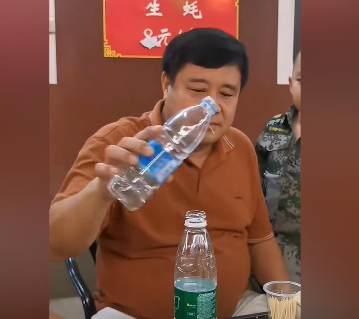 警察打来电话核查洗钱案件，反而被骗几十万元